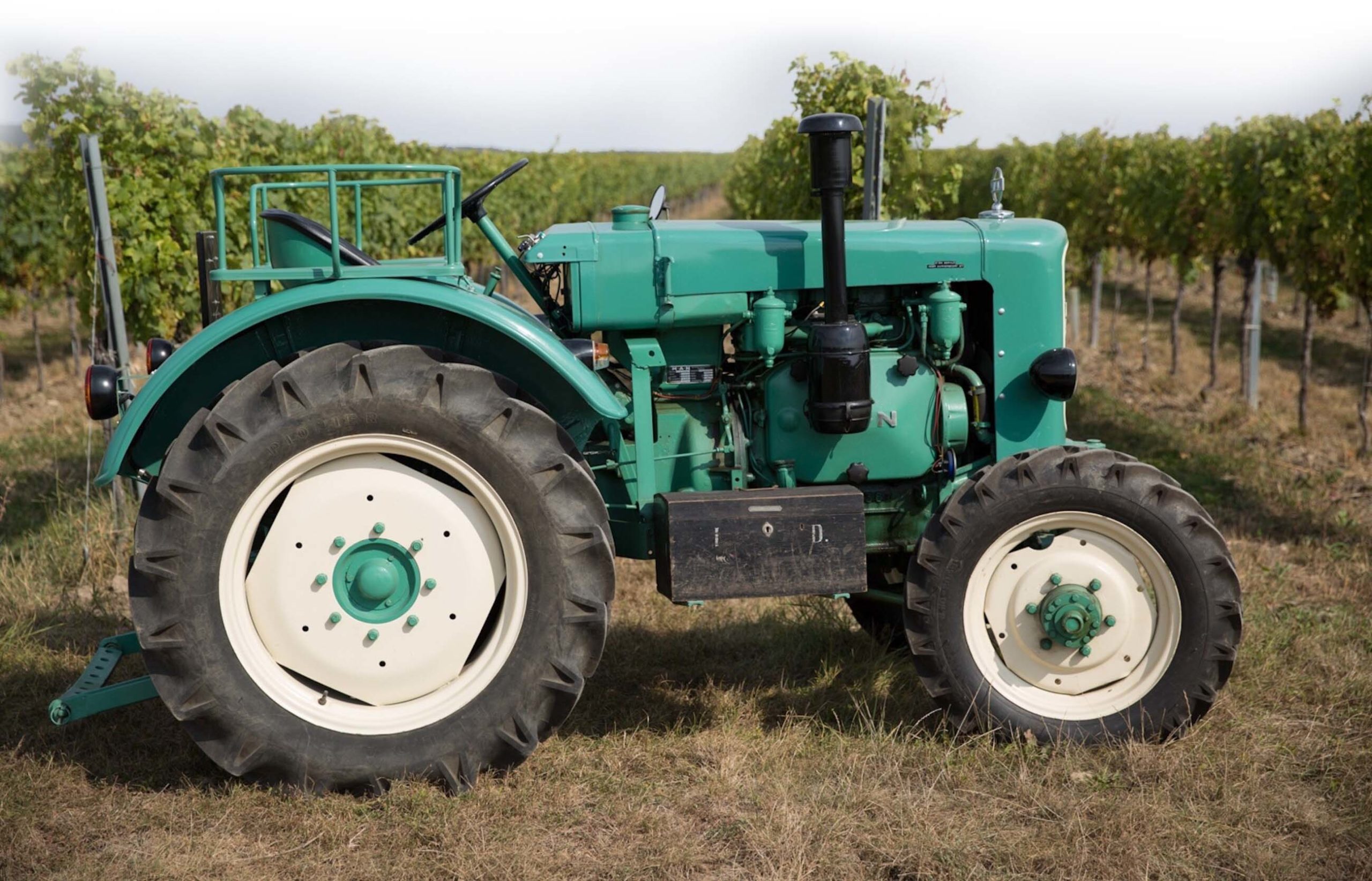 Weingut DIEM - Traktor im Retzer Land